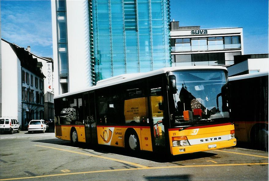 (104'502) - CarPostal Ouest - Nr. 19/JU 32'892 - Setra am 20. Februar 2008 beim Bahnhof Del�mont