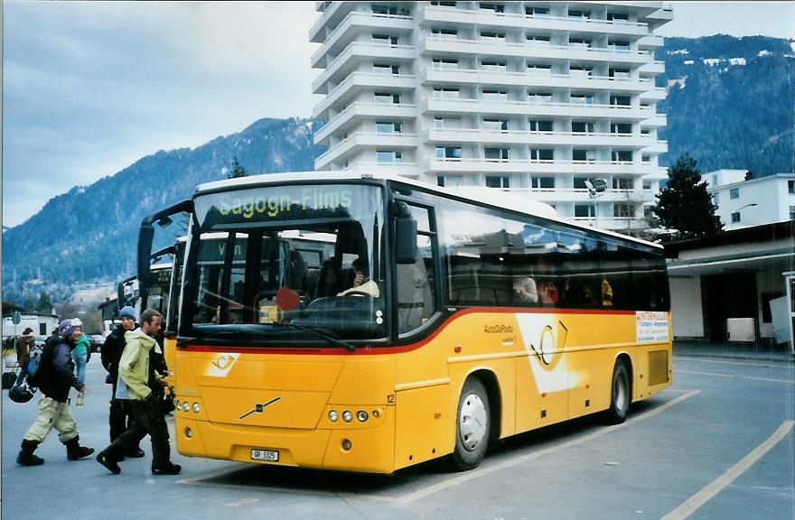 (105'005) - Fontana, Ilanz - Nr. 12/GR 3325 - Volvo am 9. M�rz 2008 beim Bahnhof Ilanz