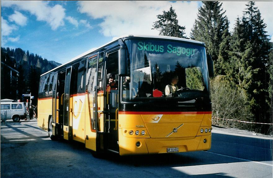 (105'020) - Fontana, Ilanz - Nr. 16/GR 153'832 - Volvo am 9. M�rz 2008 in Laax, Murschetg