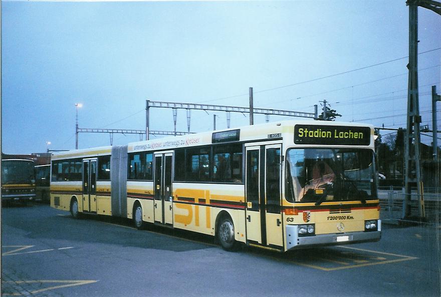 (105'513) - STI Thun - Nr. 63/BE 433'663 - Mercedes am 19. M�rz 2008 beim Bahnhof Thun (prov. Haltestelle)