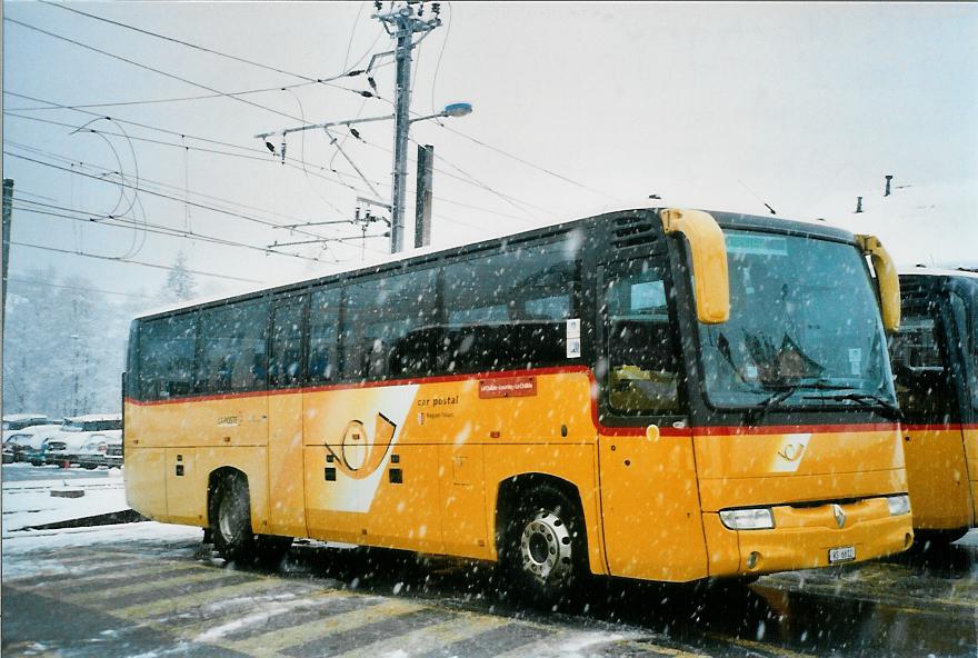 (105'601) - TMR Martigny - VS 6612 - Renault (ex Perrodin-M�tral, Le Ch�ble) am 21. M�rz 2008 beim Bahnhof Le Ch�ble