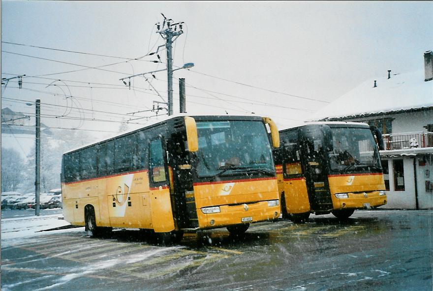 (105'606) - TMR Martigny - VS 6612 - Renault (ex Perrodin-M�tral, Le Ch�ble) am 21. M�rz 2008 beim Bahnhof Le Ch�ble
