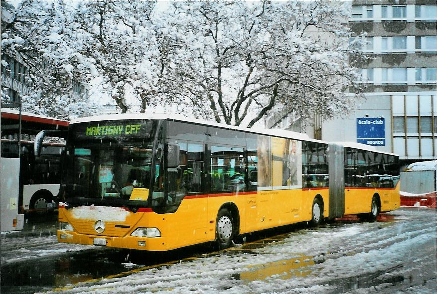 (105'626) - TMR Martigny - VS 32'077 - Mercedes am 21. M�rz 2008 beim Bahnhof Sion