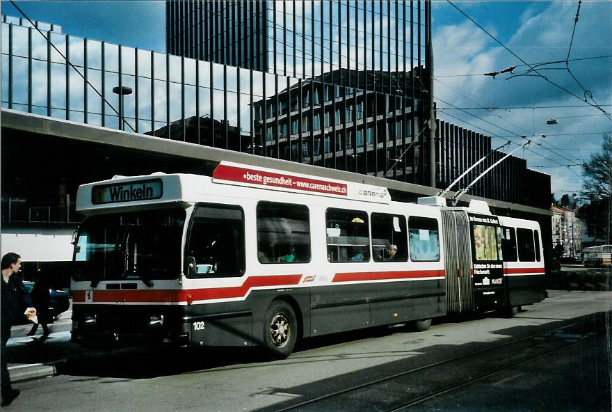 (105'834) - VBSG St. Gallen - Nr. 102 - Saurer/Hess Gelenktrolleybus am 29. M�rz 2008 beim Bahnhof St. Gallen