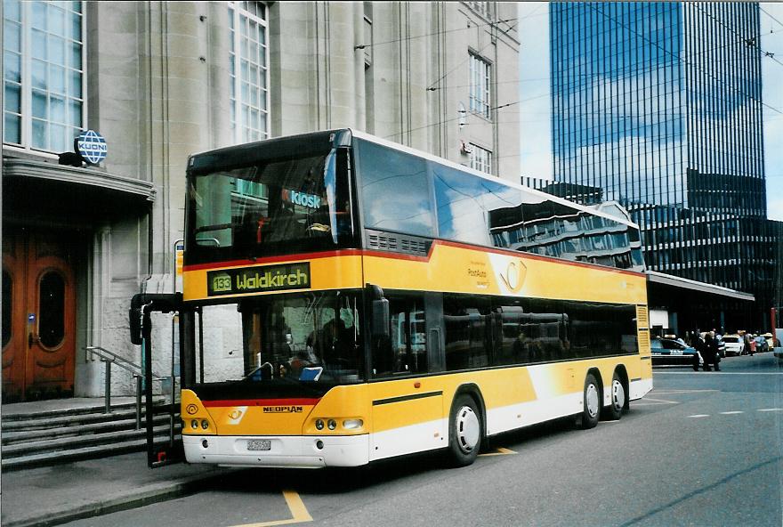 (105'911) - Casutt, Gossau - SG 250'500 - Neoplan am 29. M�rz 2008 beim Bahnhof St. Gallen