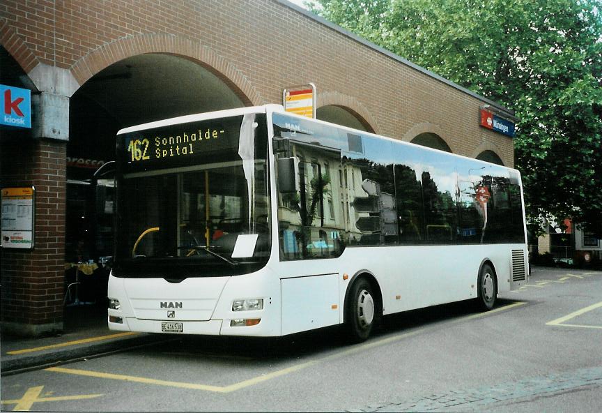 (107'807) - Lengacher, M�nsingen - Nr. 8/BE 416'538 - MAN am 8. Juni 2008 beim Bahnhof M�nsingen
