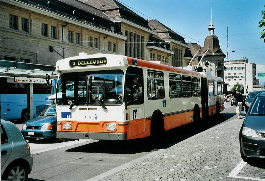 (108'115) - TL Lausanne - Nr. 881 - Saurer/Hess Gelenktrolleybus (ex TPG Gen�ve Nr. 661) am 21. Juni 2008 beim Bahnhof Lausanne