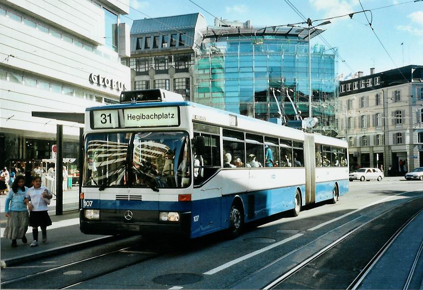 (109'417) - VBZ Z�rich - Nr. 107 - Mercedes Gelenktrolleybus am 16. Juli 2008 in Z�rich, L�wenplatz