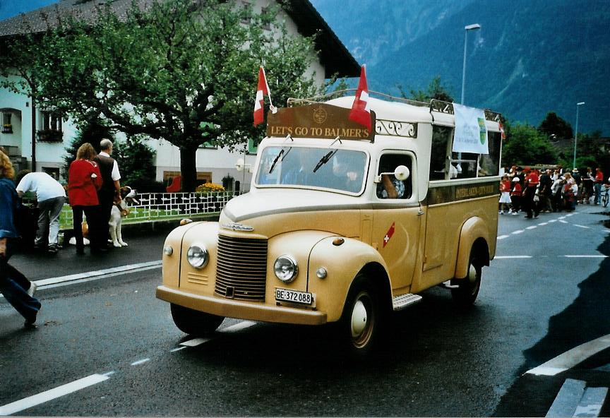 (109'815) - Aus dem Archiv: Balmer, Matten - BE 372'088 - Commer (ex M�der, Meiringen) am 1. August 2008 in Interlaken, 1. August-Umzug