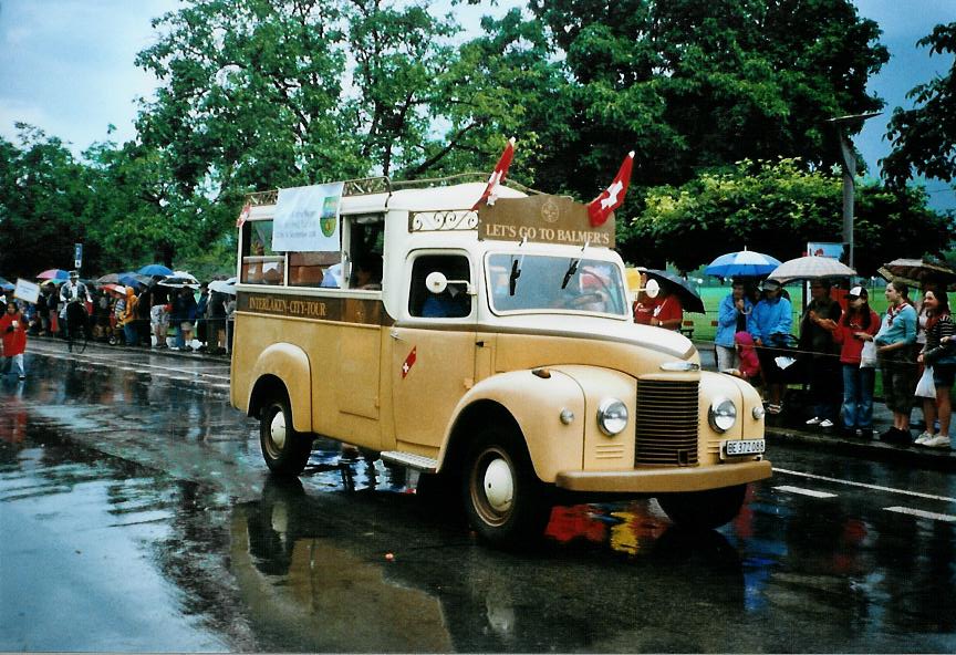 (109'817) - Aus dem Archiv: Balmer, Matten - BE 572'088 - Commer (ex M�der, Meiringen) am 1. August 2008 in Interlaken, 1. August-Umzug