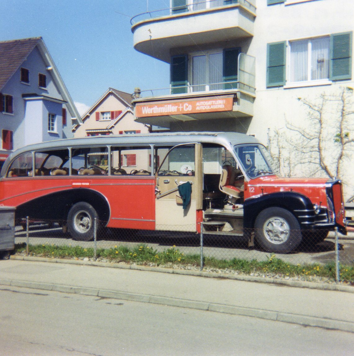 (11-01) - Aus dem Archiv: AFA Adelboden - Nr. 12/BE 26'702 - FBW/R&J im April 1993 in Steffisburg, Autosattlerei Werthm�ller