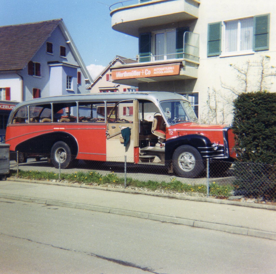 (11-02) - Aus dem Archiv: AFA Adelboden - Nr. 12/BE 26'702 - FBW/R&J im April 1993 in Steffisburg, Autosattlerei Werthm�ller