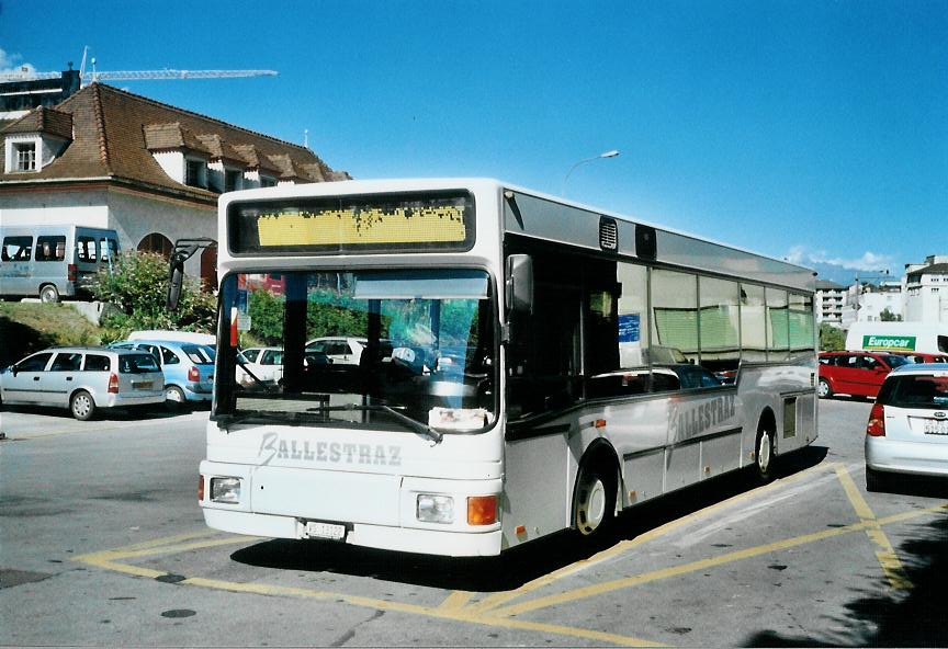 (110'025) - Ballestraz, Gr�ne - VS 13'122 - MAN/Hess (ex BGU Grenchen Nr. 2) am 3. August 2008 beim Bahnhof Sion