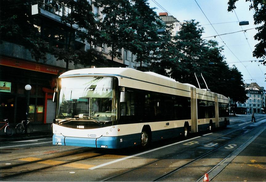 (110'213) - VBZ Z�rich - Nr. 76 - Hess/Hess Doppelgelenktrolleybus am 16. August 2008 in Z�rich, L�wenstrasse