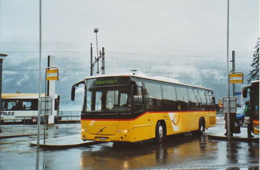 (112'311) - Fl�ck, Brienz - Nr. 4/BE 623'971 - Volvo (ex AVBB Schwanden) am 6. Dezember 2008 beim Bahnhof Brienz