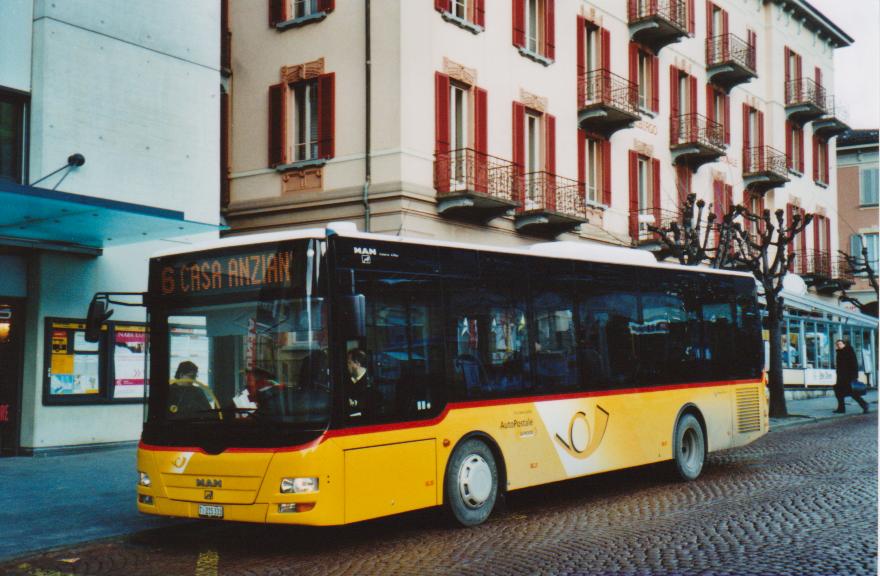 (112'437) - AutoPostale Ticino - TI 215'333 - MAN/G�ppel am 9. Dezember 2008 beim Bahnhof Bellinzona