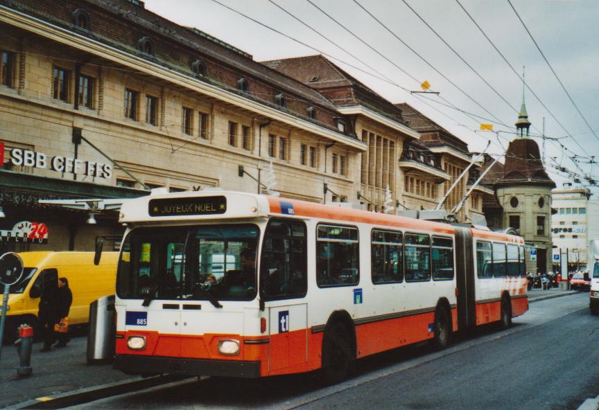 (113'031) - TL Lausanne - Nr. 885 - Saurer/Hess Gelenktrolleybus (ex TPG Gen�ve Nr. 654) am 22. Dezember 2008 beim Bahnhof Lausanne