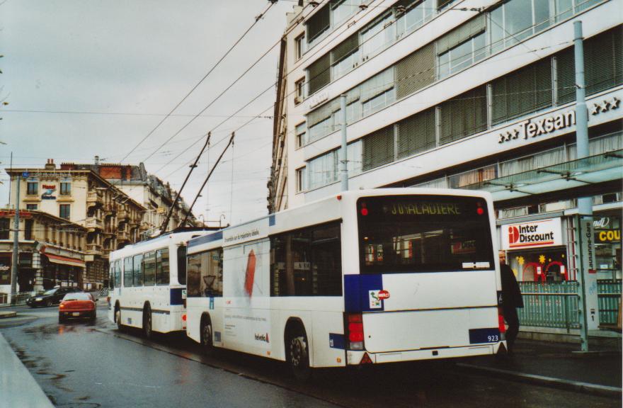 (113'034) - TL Lausanne - Nr. 923 - Lanz+Marti/Hess Personenanh�nger am 22. Dezember 2008 beim Bahnhof Lausanne