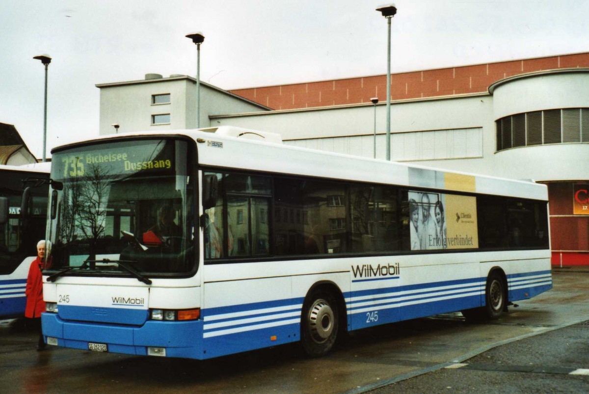 (114'022) - WilMobil, Wil - Nr. 245/SG 262'020 - Volvo/Hess (ex RTB Altst�tten Nr. 33) am 21. Januar 2009 beim Bahnhof Wil