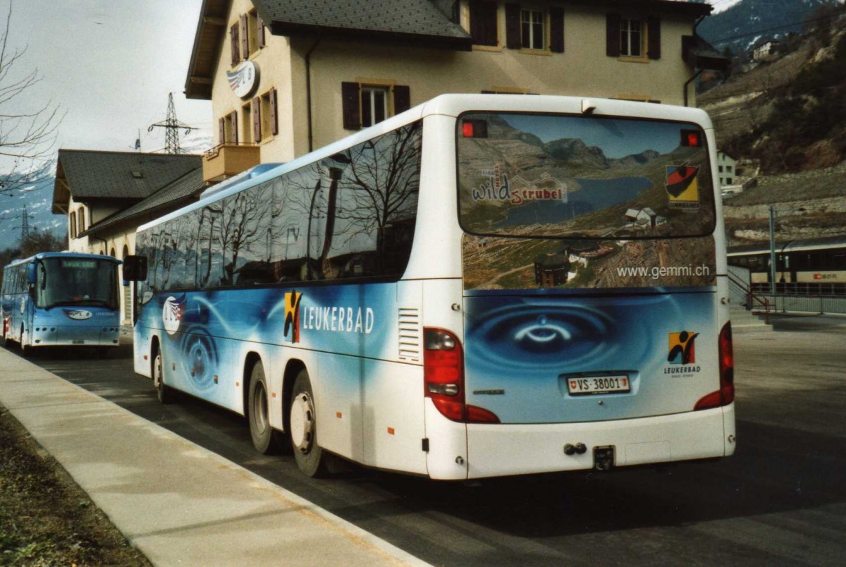 (114'629) - LLB Susten - Nr. 1/VS 38'001 - Setra am 1. M�rz 2009 in Leuk, Garage