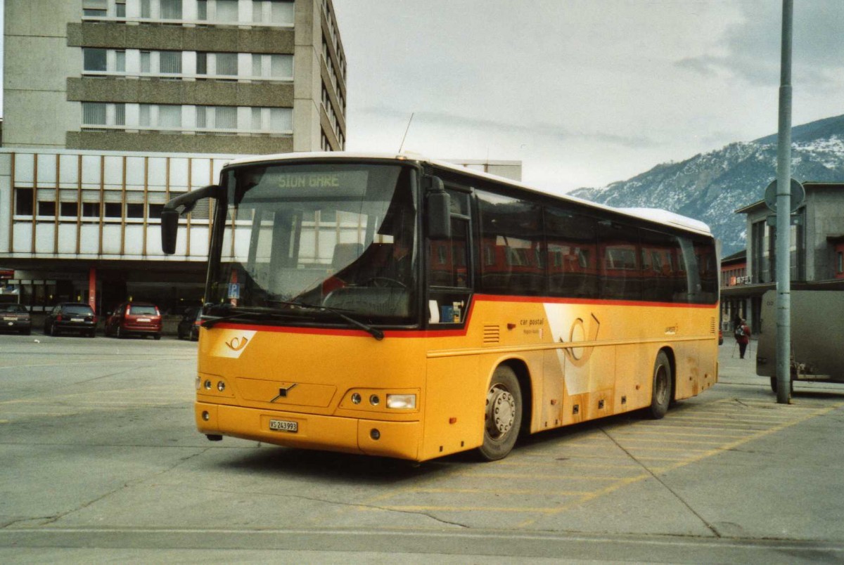 (114'635) - PostAuto Wallis - Nr. 16/VS 243'993 - Volvo (ex P 25'624) am 1. M�rz 2009 beim Bahnhof Sion
