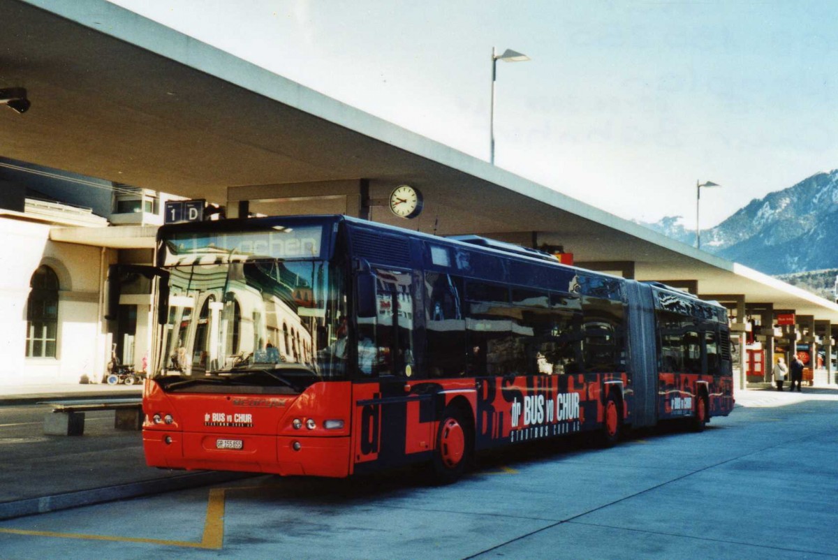 (115'028) - SBC Chur - Nr. 55/GR 155'855 - Neoplan am 14. M�rz 2009 beim Bahnhof Chur
