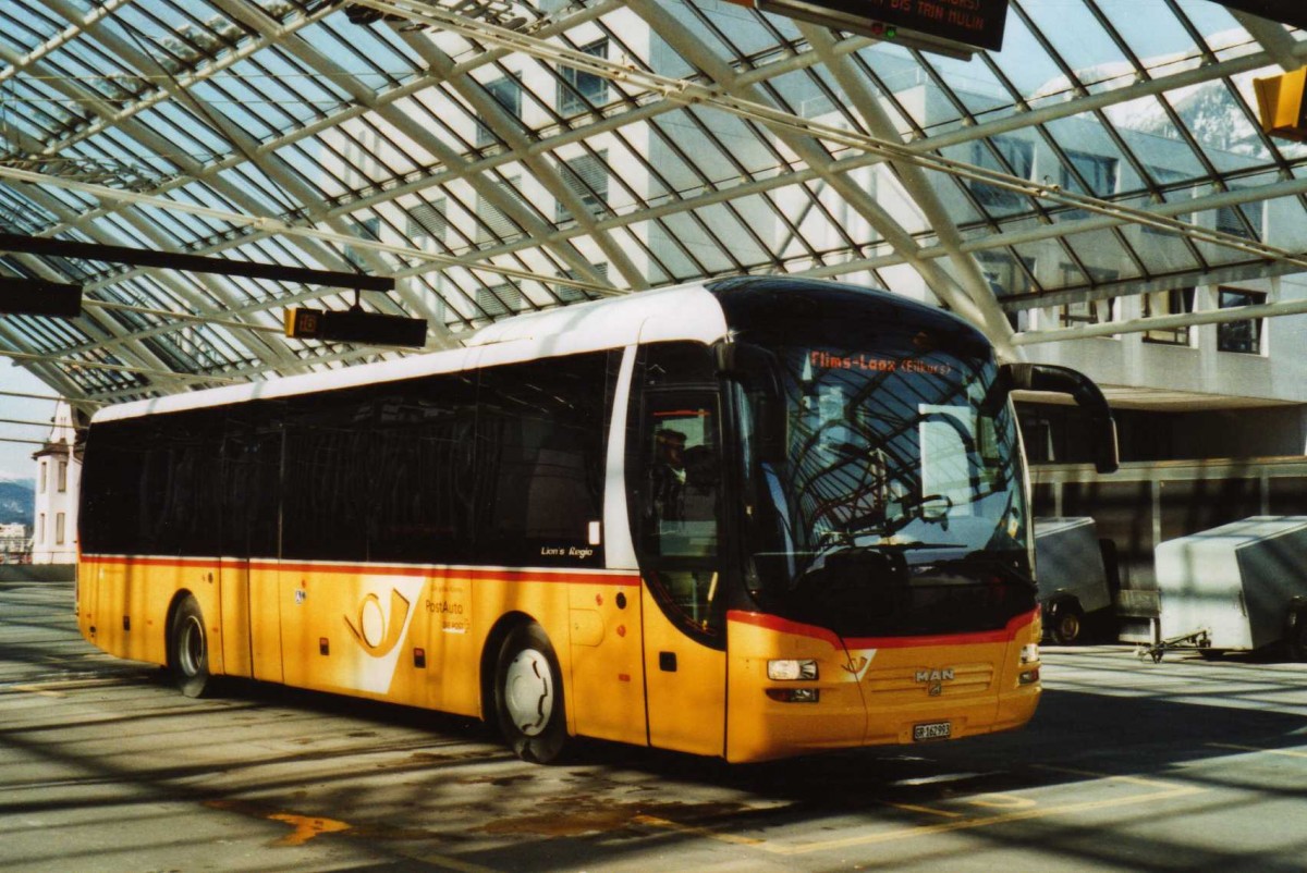 (115'102) - PostAuto Graub�nden - GR 162'993 - MAN am 14. M�rz 2009 in Chur, Postautostation
