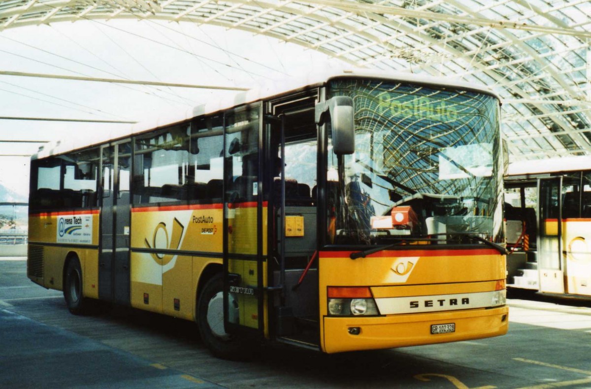 (115'112) - PostAuto Graub�nden - GR 102'328 - Setra am 14. M�rz 2009 in Chur, Postautostation
