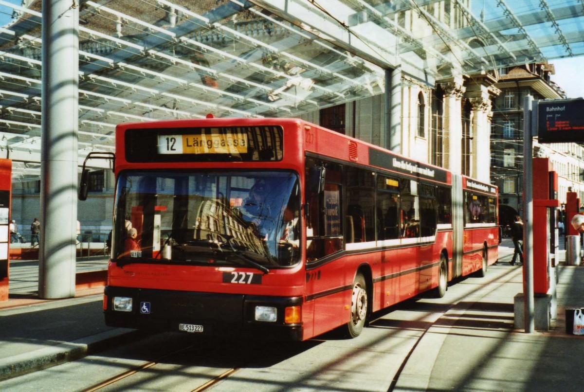 (115'208) - Bernmobil, Bern - Nr. 227/BE 513'227 - MAN am 16. M�rz 2009 beim Bahnhof Bern