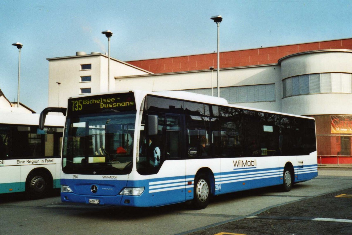 (115'335) - WilMobil, Wil - Nr. 254/SG 164'719 - Mercedes am 18. M�rz 2009 beim Bahnhof Wil