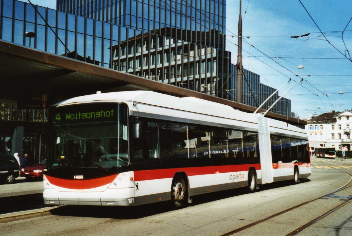 (115'402) - St. Gallerbus, St. Gallen - Nr. 181 - Hess/Hess Gelenktrolleybus am 18. M�rz 2009 beim Bahnhof St. Gallen