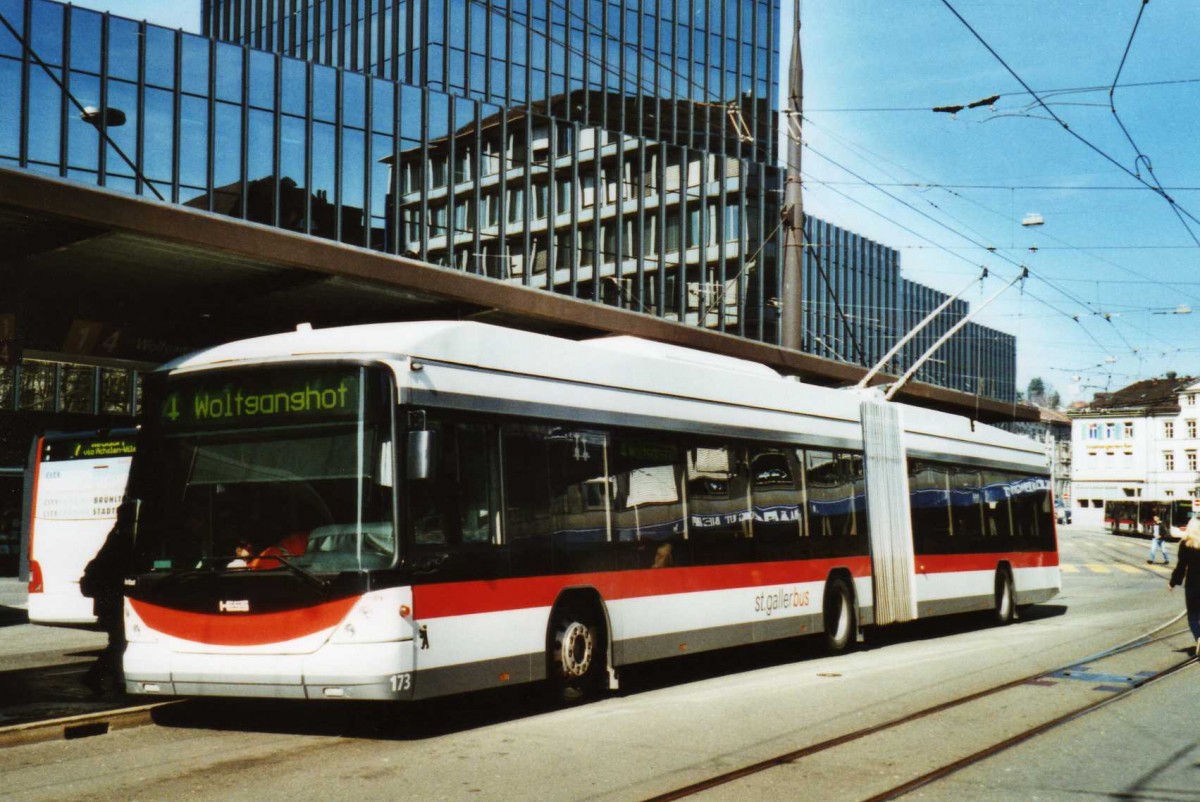 (115'410) - St. Gallerbus, St. Gallen - Nr. 173 - Hess/Hess Gelenktrolleybus am 18. M�rz 2009 beim Bahnhof St. Gallen