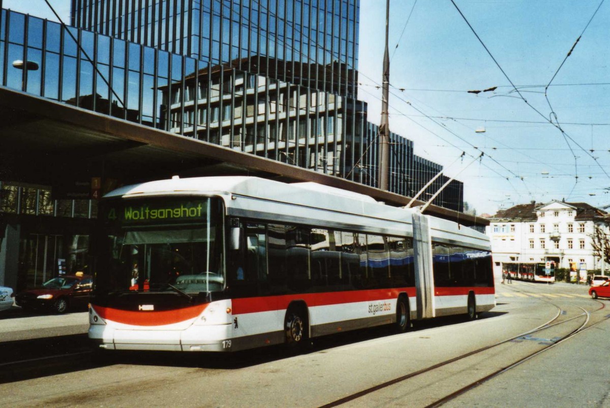 (115'420) - St. Gallerbus, St. Gallen - Nr. 179 - Hess/Hess Gelenktrolleybus am 18. M�rz 2009 beim Bahnhof St. Gallen