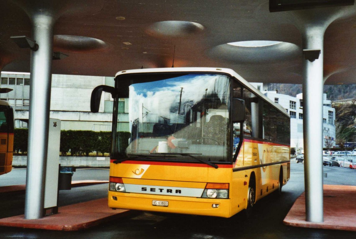 (115'523) - Autotour, Visp - VS 63'800 - Setra am 30. M�rz 2009 beim Bahnhof Visp