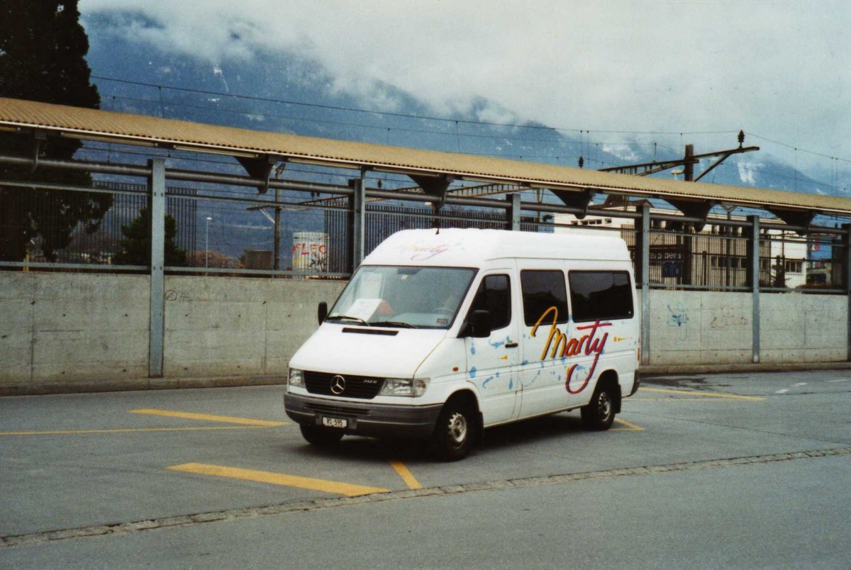 (115'530) - Marty, Varen - VS 595 - Mercedes am 30. M�rz 2009 beim Bahnhof Sierre