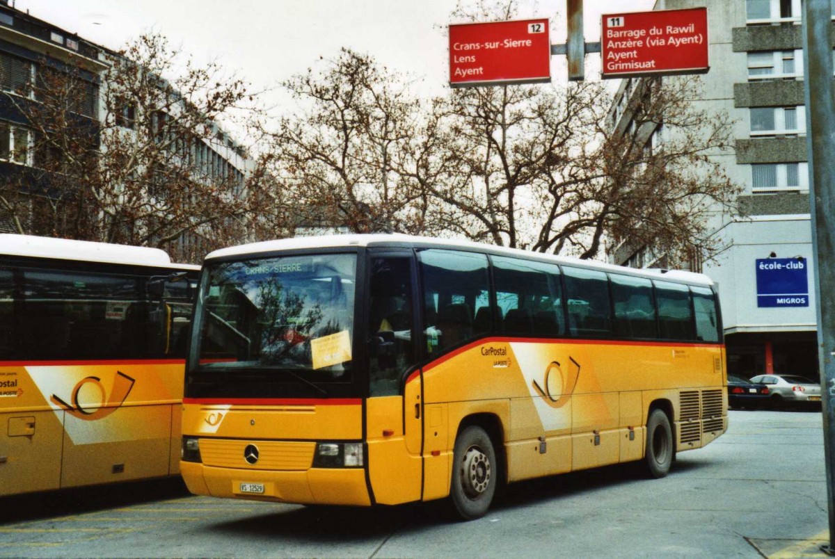 (115'614) - Mabillard, Lens - VS 12'529 - Mercedes am 30. M�rz 2009 beim Bahnhof Sion