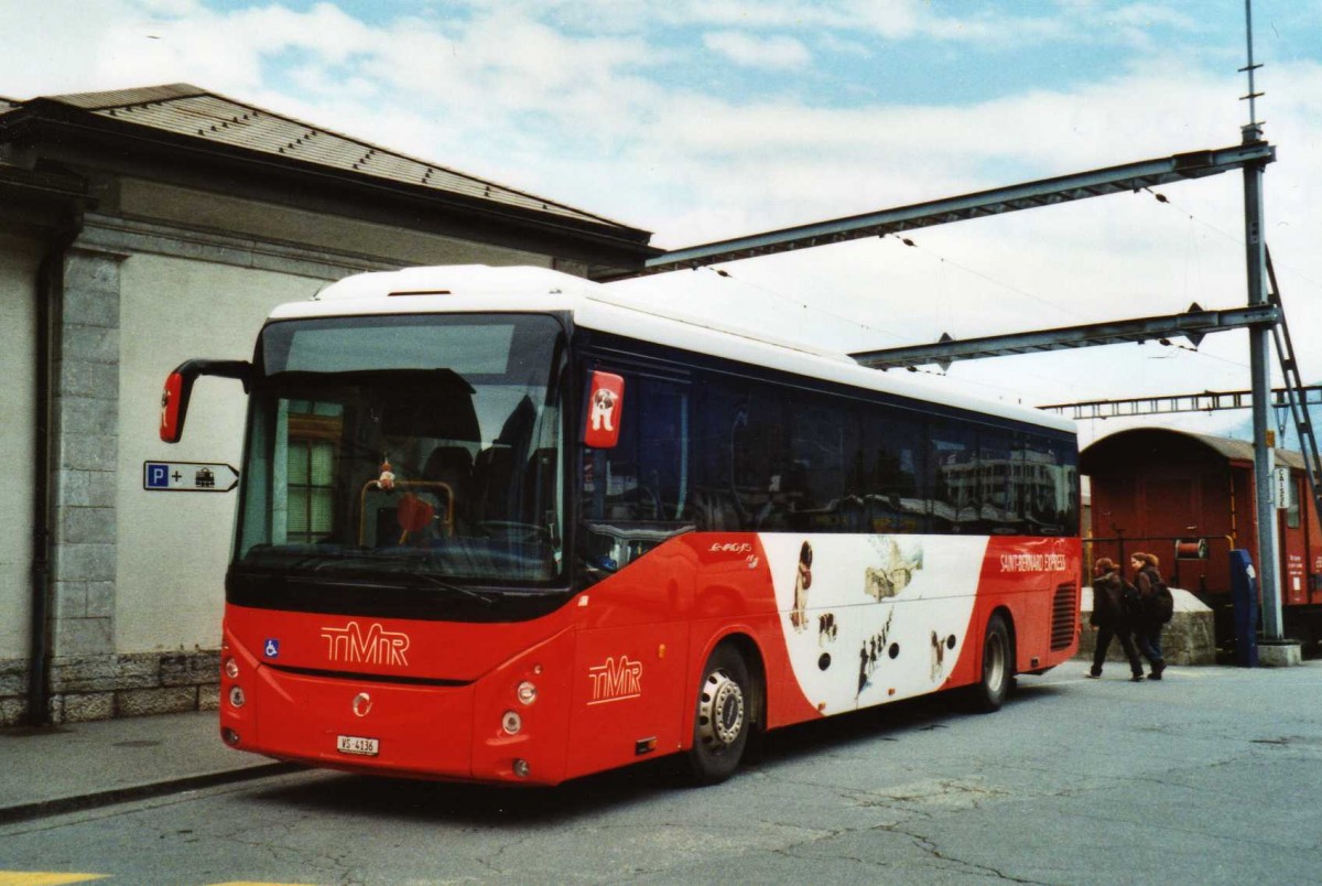 (115'616) - TMR Martigny - VS 4136 - Irisbus am 30. M�rz 2009 beim Bahnhof Martigny