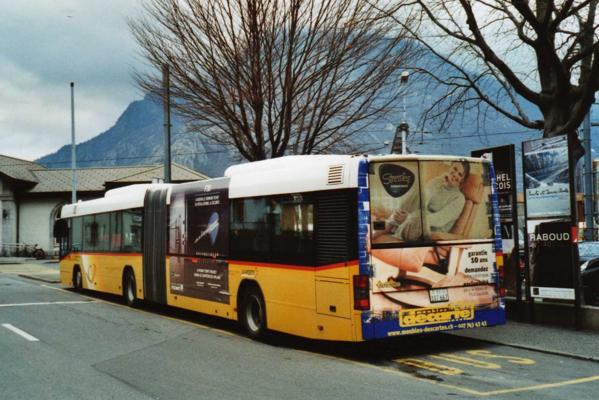 (115'621) - Buchard, Leytron - Nr. 153/VS 107'667 - Volvo am 30. M�rz 2009 beim Bahnhof Martigny
