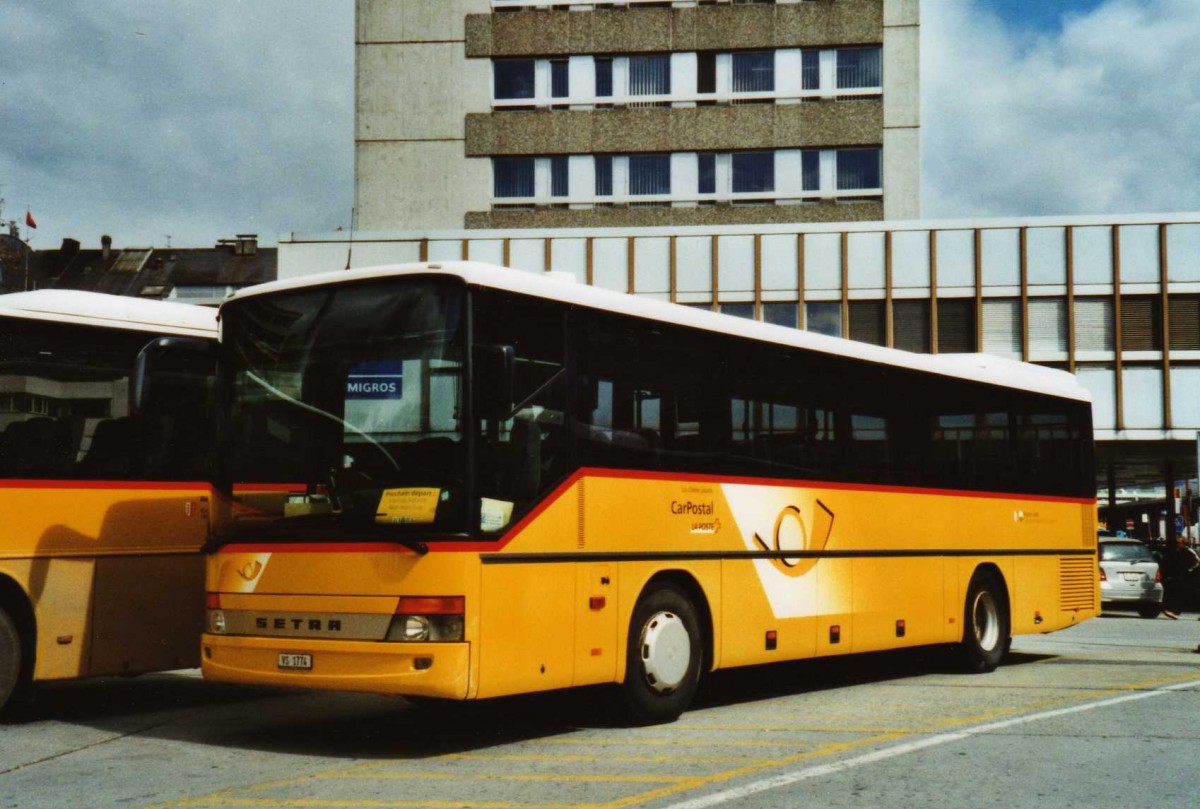 (115'630) - Constantin, Arbaz - VS 1774 - Setra am 30. M�rz 2009 beim Bahnhof Sion