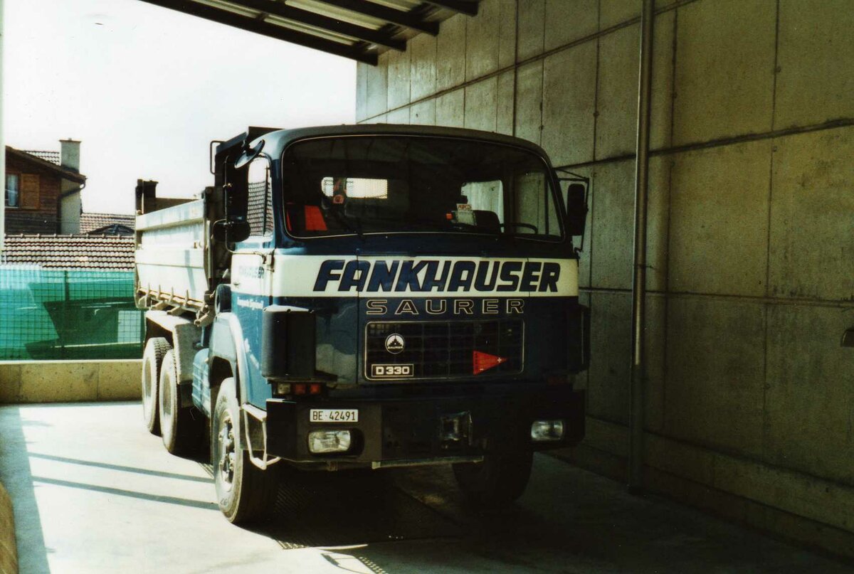 (115'728) - Aus dem Archiv: Fankhauser, Sigriswil - BE 42'491 - Saurer am 5. April 2009 in Gunten, Garage