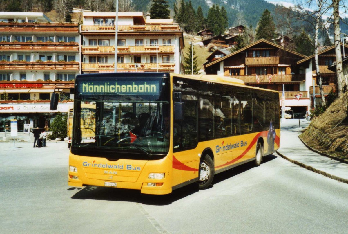 (115'733) - AVG Grindelwald - Nr. 24/BE 364'408 - MAN/G�ppel am 5. April 2009 beim Bahnhof Grindelwald