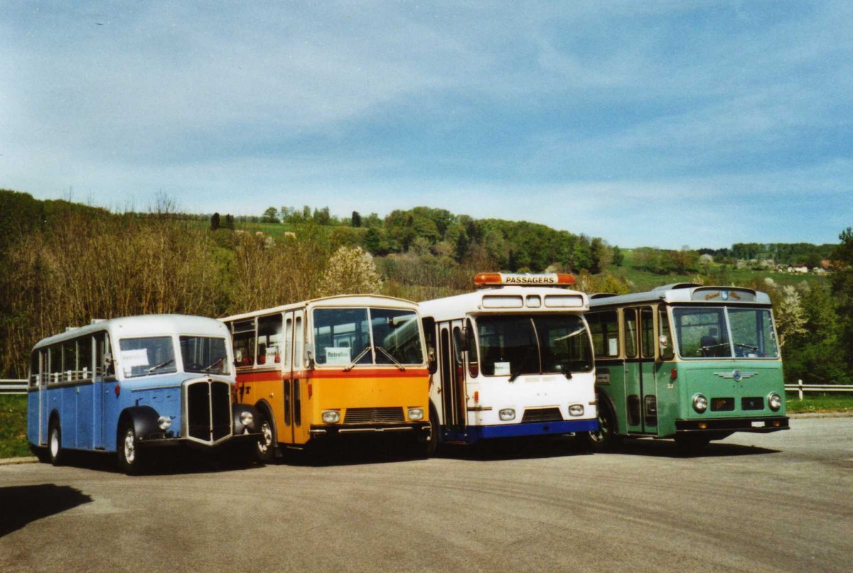 (116'124) - AAG Aubonne (R�trobus) - Nr. 1 - Berna + Perrodin, Le Ch�ble (R�trobus) - Nr. 4 - Saurer/Lauber + A�roport, Gen�ve (R�trobus) - Nr. C - FBW/Hess-Lauber (ex TPG Gen�ve Nr. 552; ex TPG Gen�ve Nr. 262) + Oldtimer Club 33, Tafers - Nr. 33/FR 300'450 - Saurer/Hess (ex GFM Fribourg Nr. 33) am 25. April 2009 in Bressonnaz, R�trobus