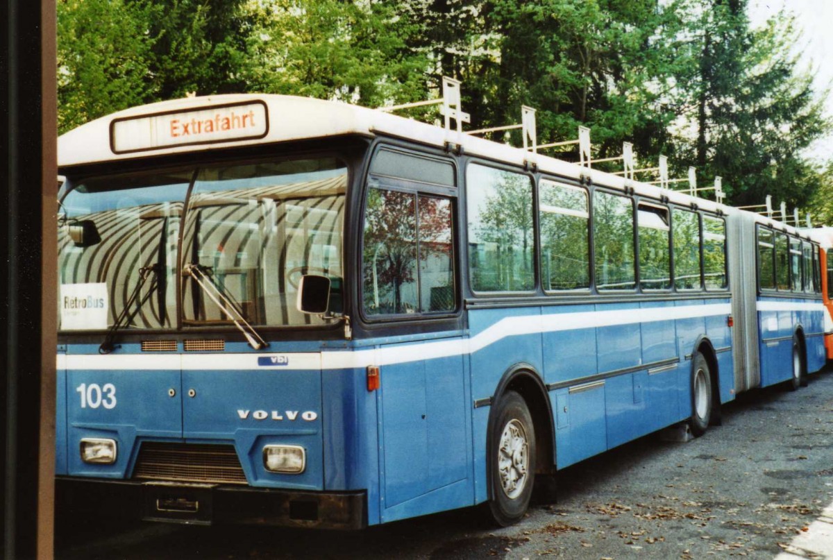 (116'125) - VBL Luzern (R�trobus) - Nr. 103 - Volvo/Hess am 25. April 2009 in Bressonnaz, R�trobus