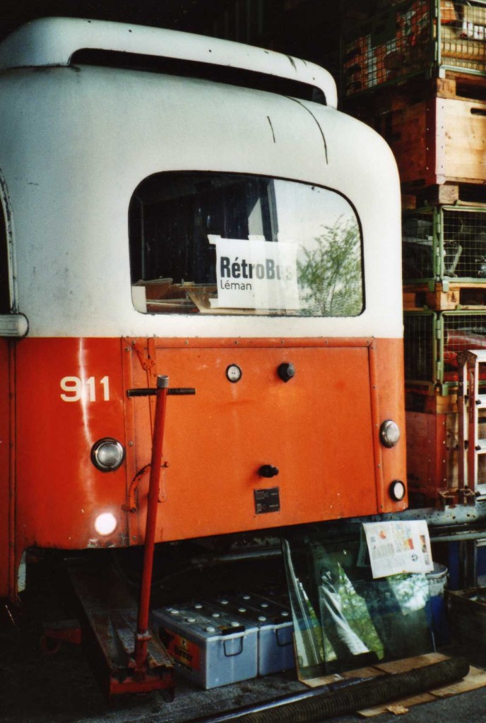 (116'126) - TL Lausanne (R�trobus) - Nr. 911 - Moser/R&J Personenanh�nger (ex Nr. 101) am 25. April 2009 in Bressonnaz, R�trobus (Teilaufnahme)