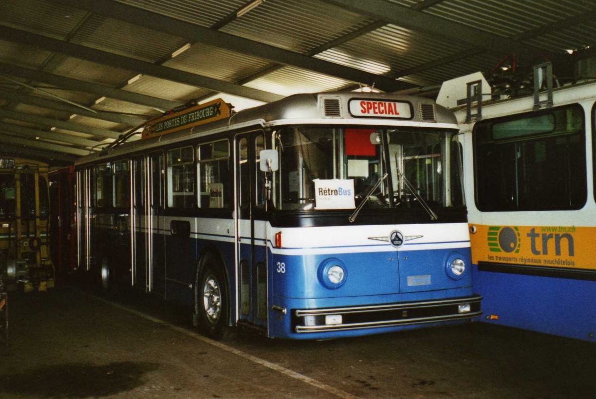 (116'129) - TF Fribourg (R�trobus) - Nr. 38 - Saurer/Hess Trolleybus (ex TPF Fribourg Nr. 338; ex TF Fribourg Nr. 38) am 25. April 2009 in Bressonnaz, R�trobus
