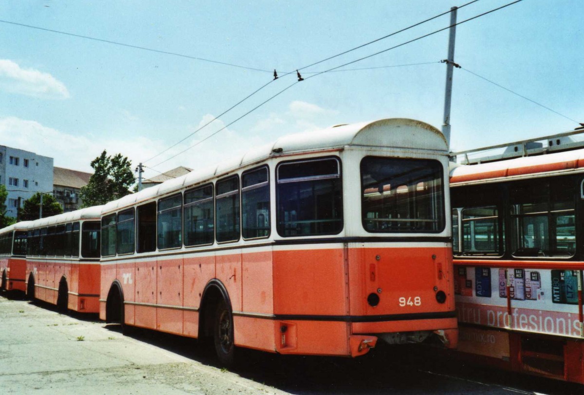 (116'923) - Aus der Schweiz: TL Lausanne - Nr. 948 - Moser/Eggli-Mischler Personenanh�nger am 27. Mai 2009 in Sibiu, Depot Tursib