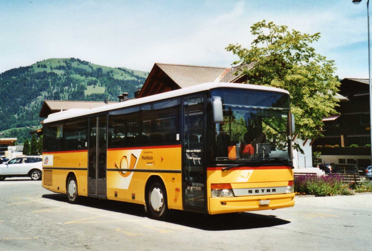 (117'631) - K�bli, Gstaad - BE 403'014 - Setra am 14. Juni 2009 beim Bahnhof Gstaad