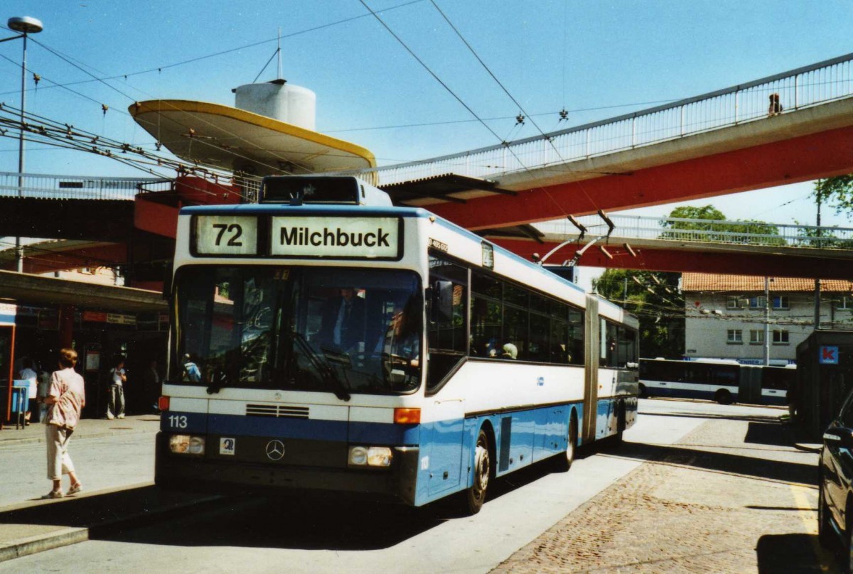 (117'814) - VBZ Z�rich - Nr. 113 - Mercedes Gelenktrolleybus am 17. Juni 2009 in Z�rich, Bucheggplatz
