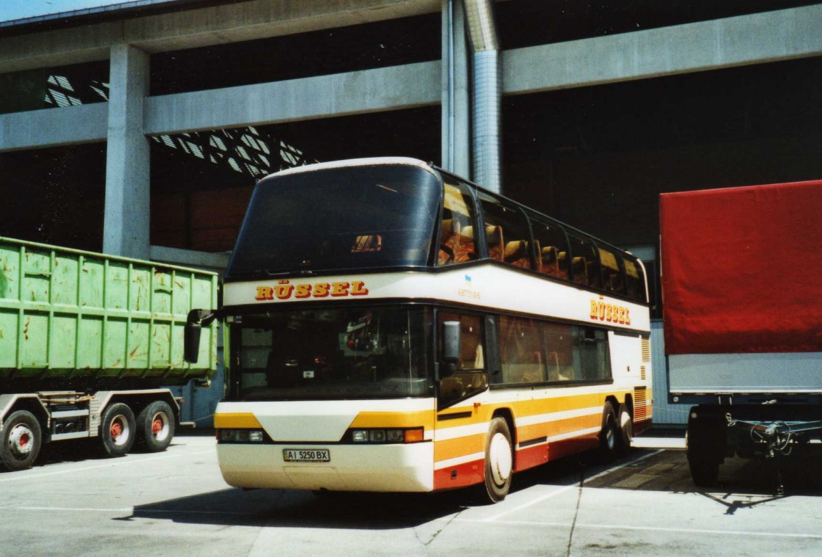 (117'905) - Aus der Ukraine: AI 5250 BX - Neoplan (ex R�ssel) am 2. Juli 2009 in Thun, Grabengut
