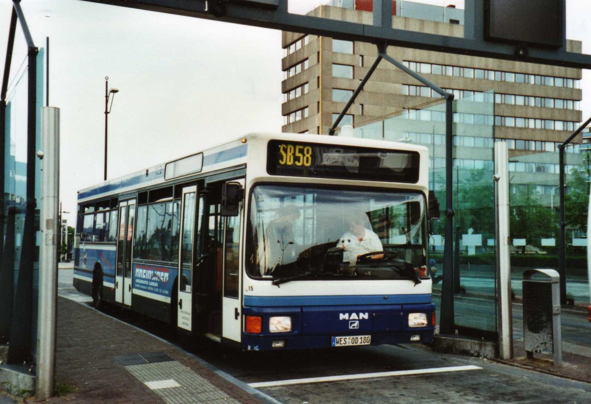 (118'233) - Aus Deutschland: Rheinliner, Wesel - Nr. 15/WES-OD 180 - MAN (ex Salvatore&Holzm�ller, M�nchen Nr. 15) am 5. Juli 2009 beim Bahnhof Nijmegen
